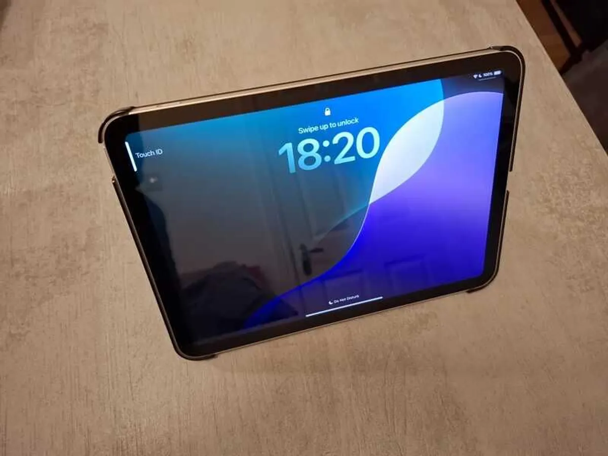 Apple iPad A16 2025 11-inch Wi-Fi, 128GB, Space Grey + Extras - Image 4