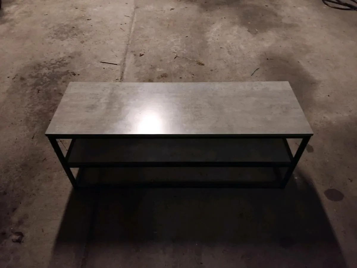 Table &6 chairs - Image 1