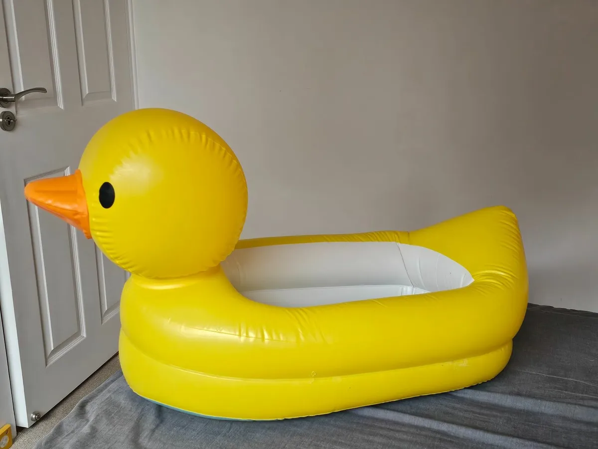 Munchkin Baby Inflatable bath Duck tub - Image 1