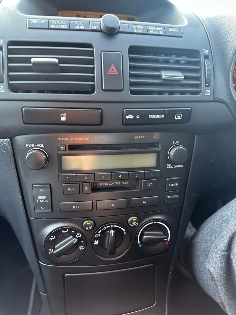 TOYOTA AVENSIS - Image 2