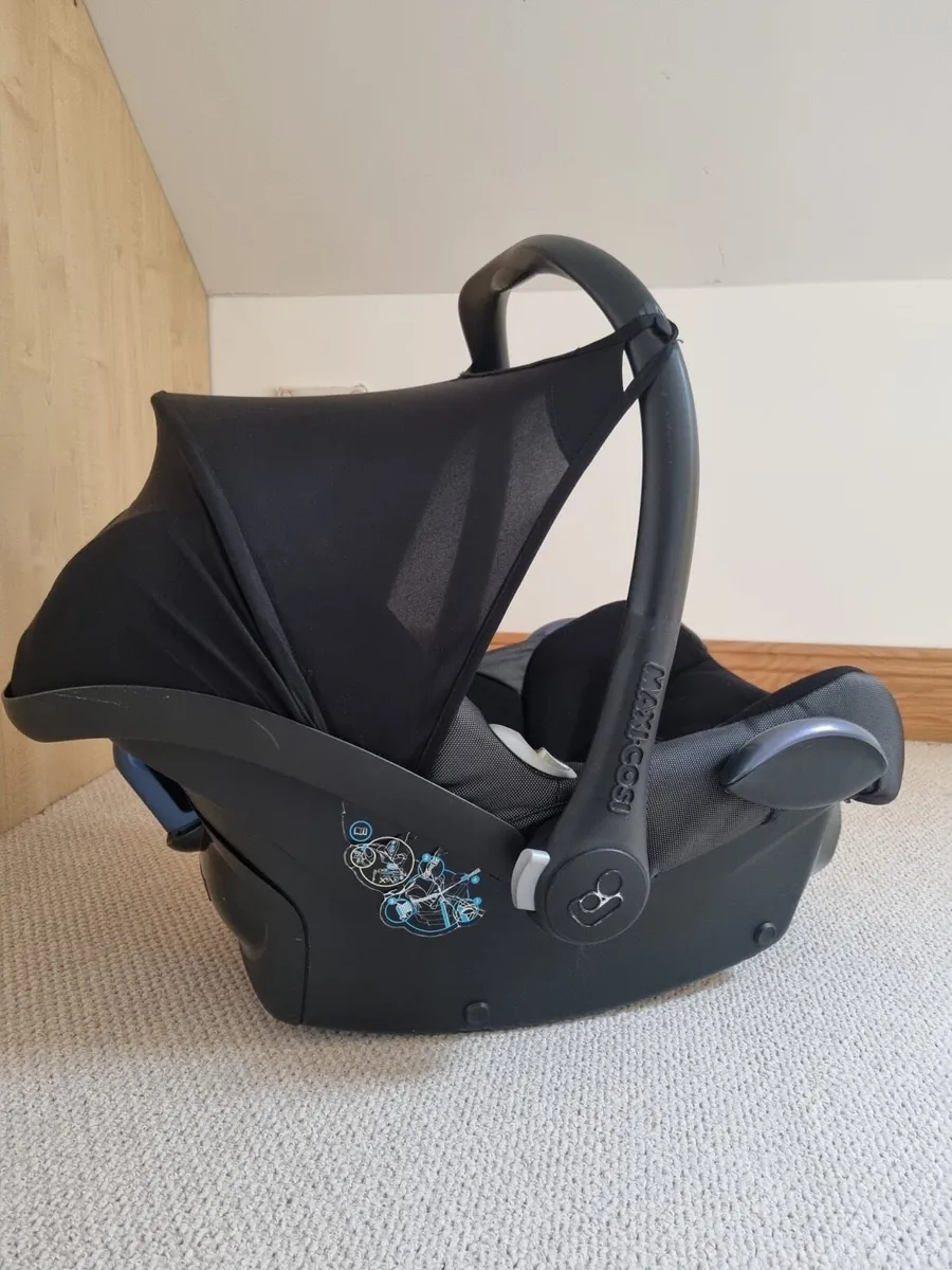 2 Maxi Cosi Cabriofix car seats - Image 2
