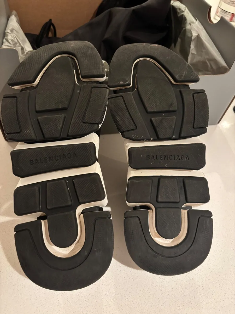 Balenciaga Speed 2.0 in Black/White - Image 4