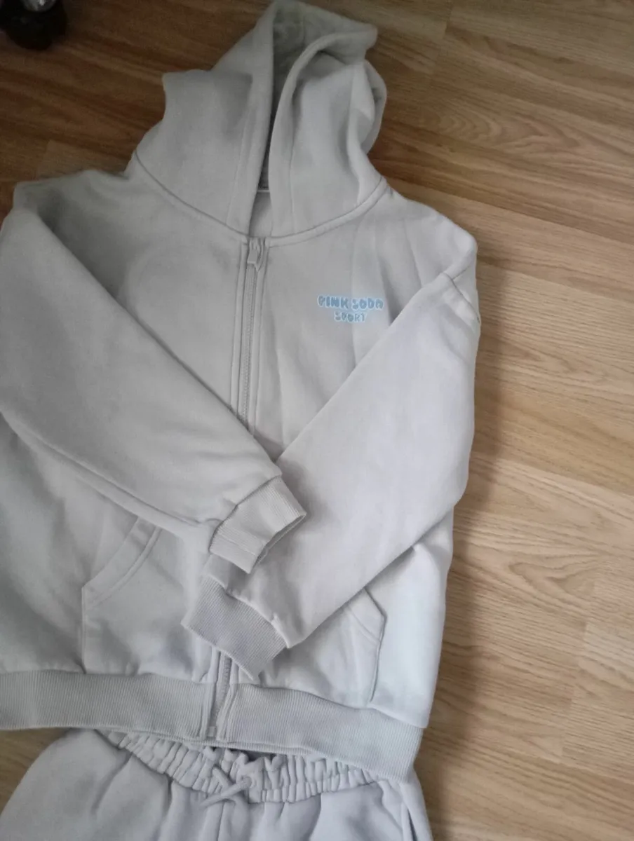 Girls clothes - Image 2