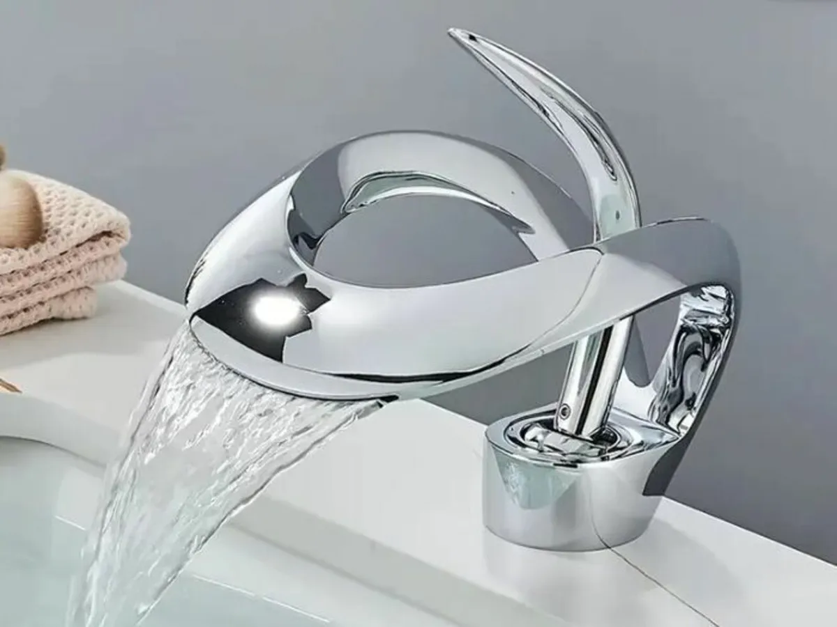 Bathroom Tap Waterfall Elegant Single-Handle Desig - Image 1
