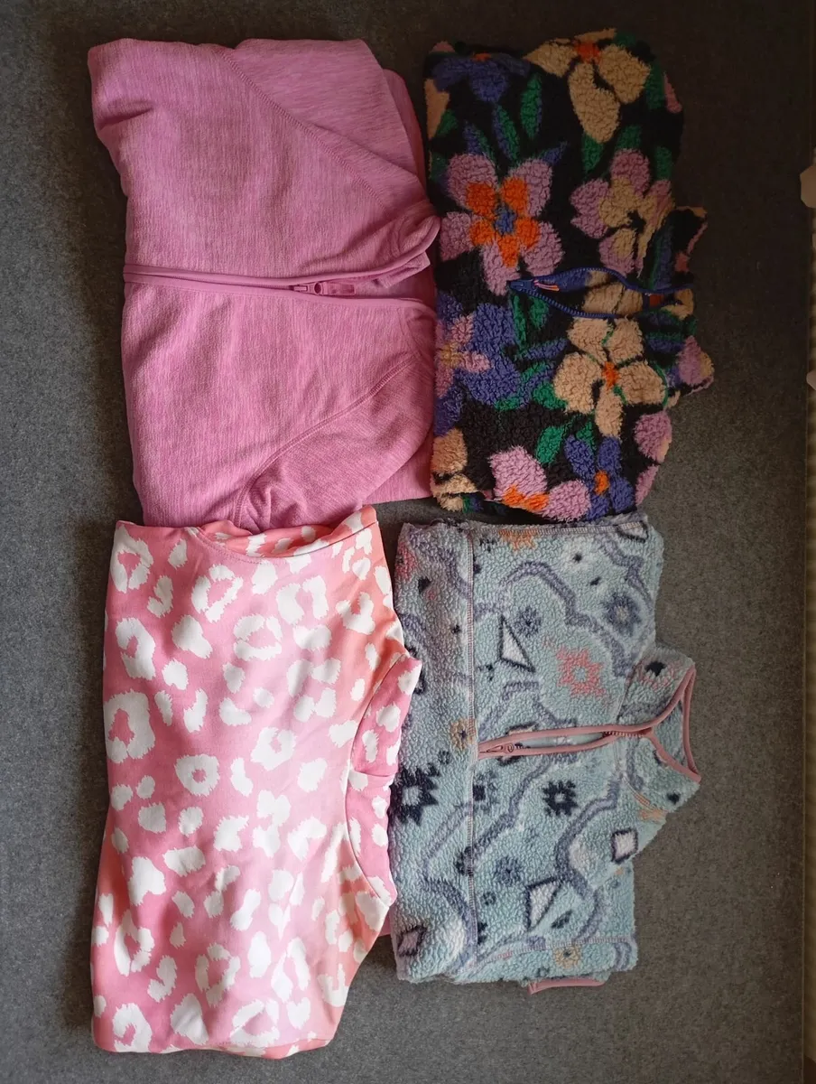 Girls clothes - Image 1