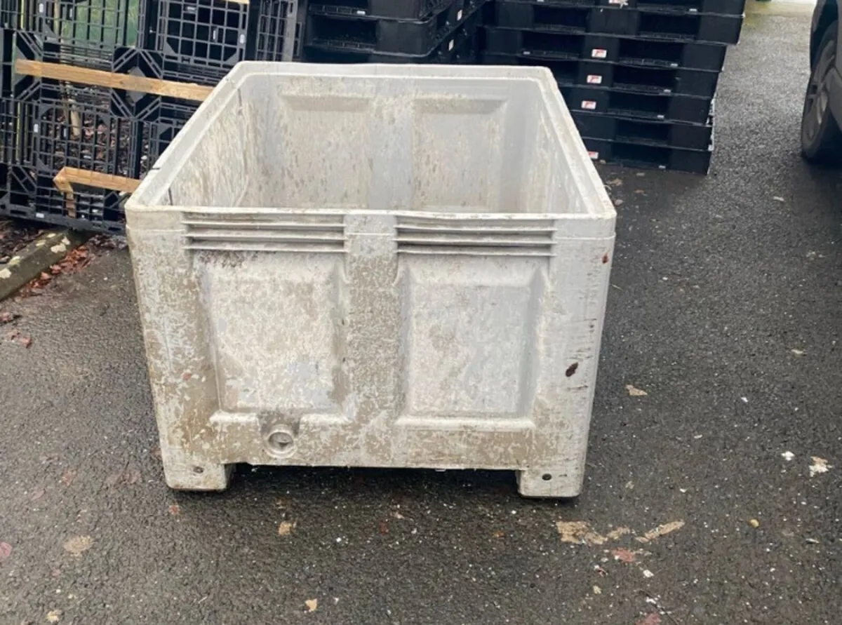Pallet storage bin - Image 1