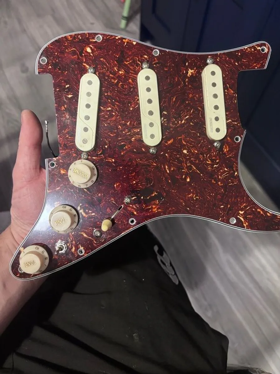 fishman fluence single coil loaded pickguard - Image 1