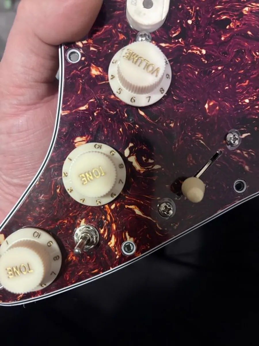 fishman fluence single coil loaded pickguard - Image 3