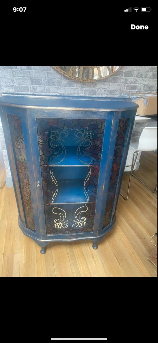 China cabinet - Image 1