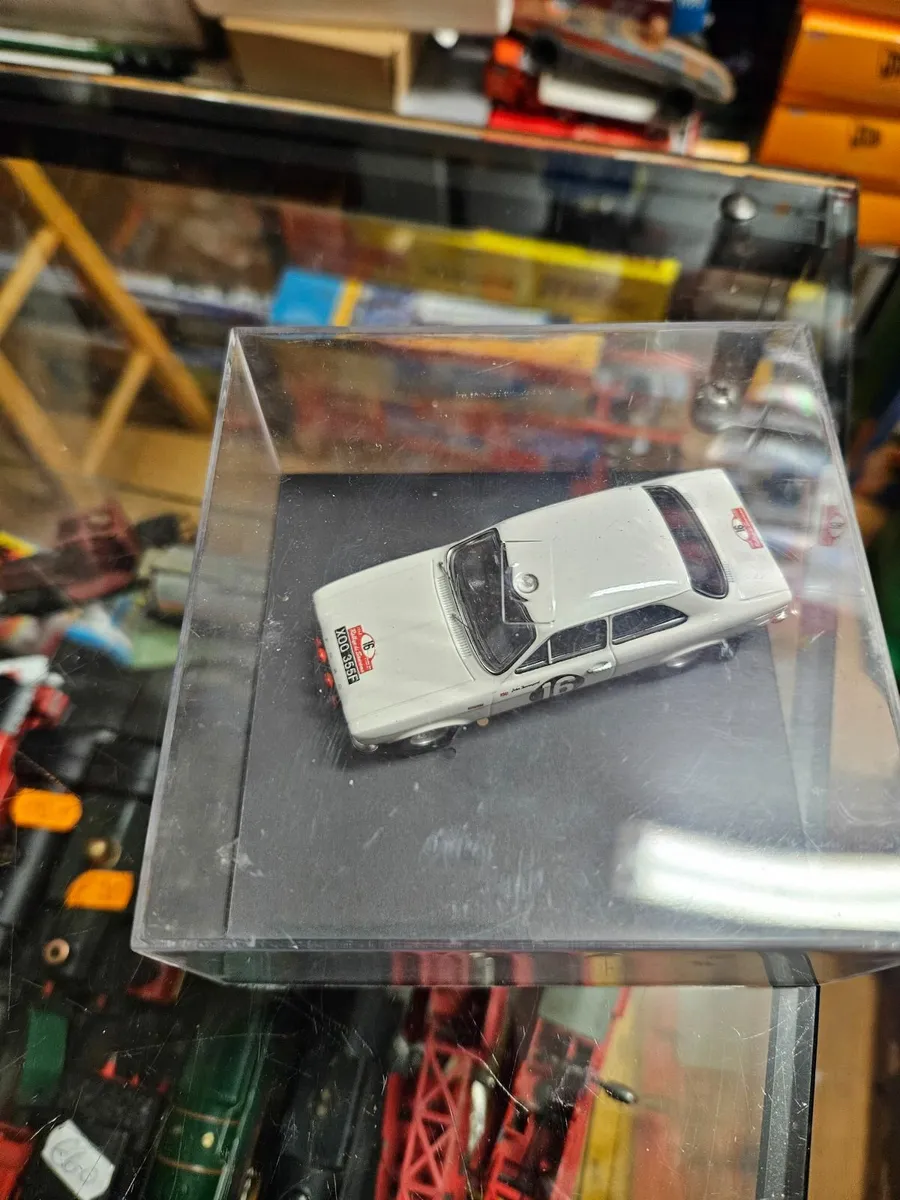 Corgi Trofeu Ford Escort MKI Rally - Image 2