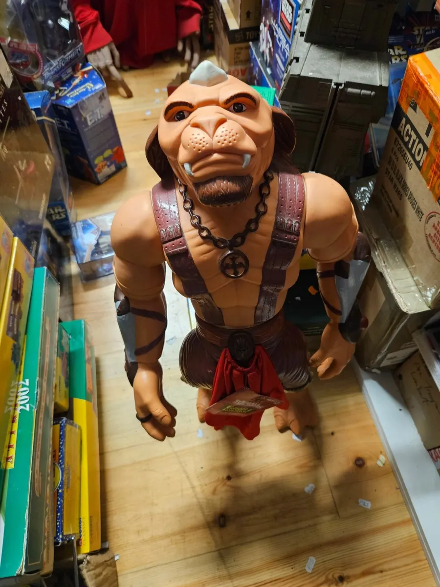 Large Archer from the Film Small Soldiers - Image 2