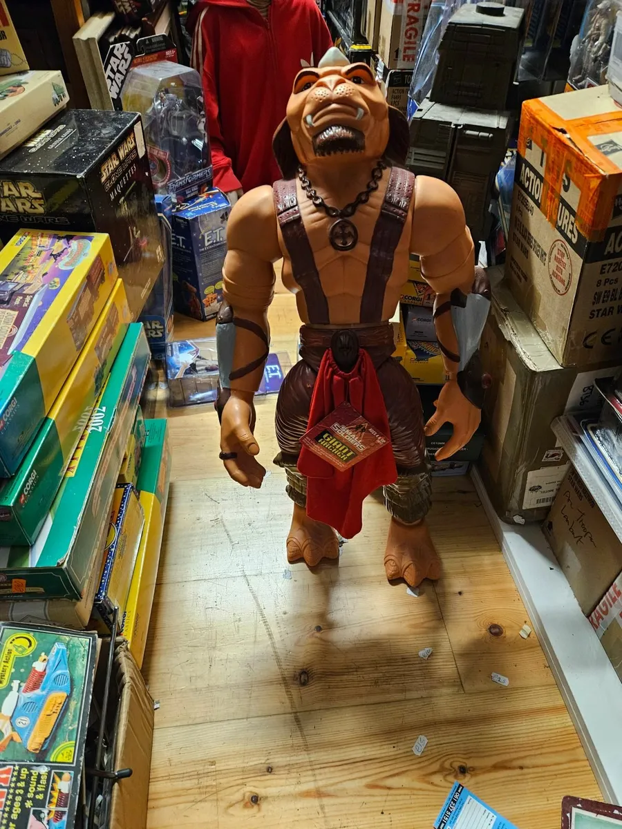 Large Archer from the Film Small Soldiers - Image 4