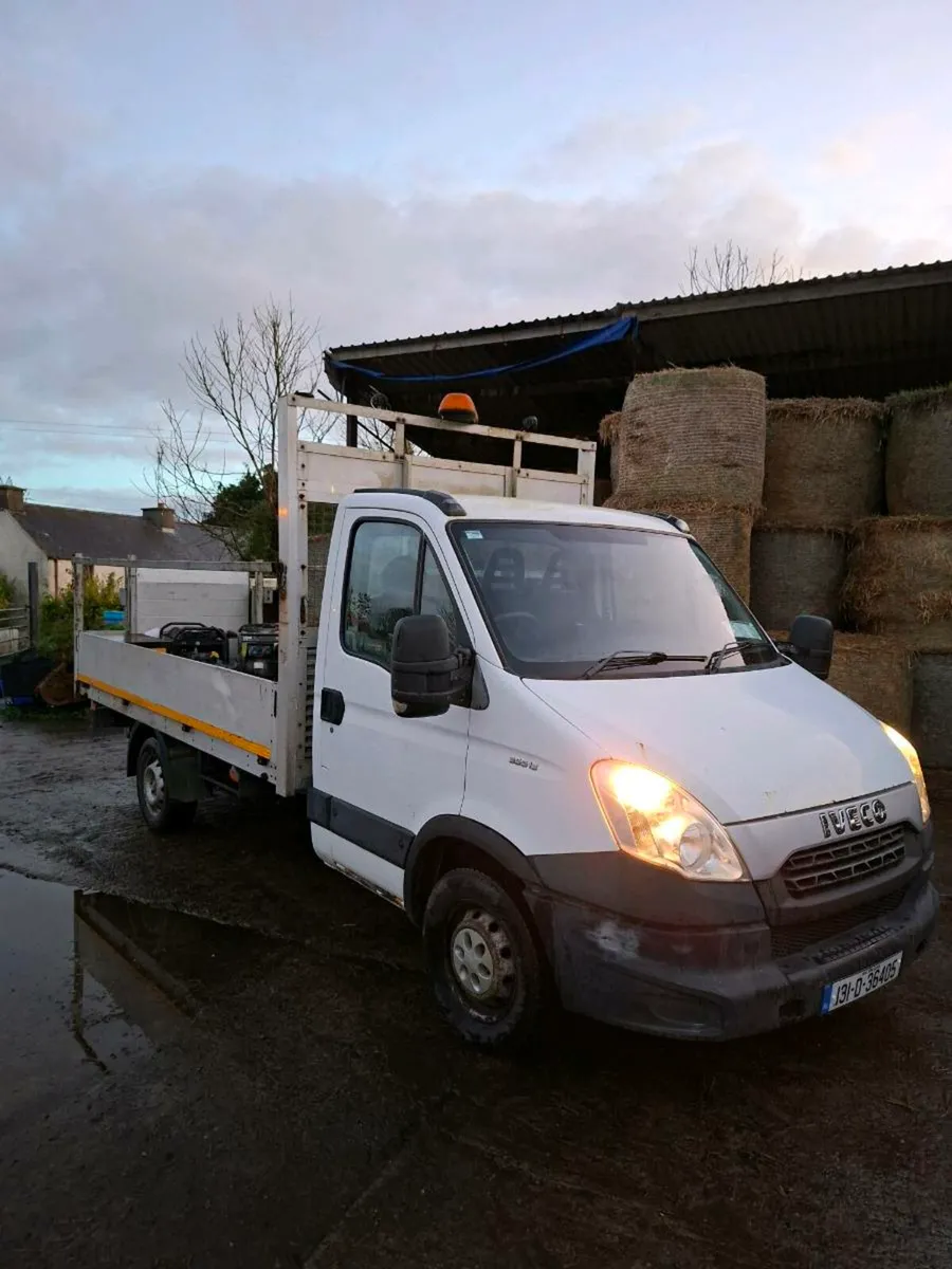 Iveco 3.5 tonne 2013 with tail lift manual gearbox - Image 1