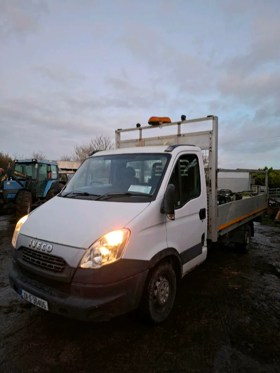 Iveco 3.5 tonne 2013 with tail lift manual gearbox - Image 2