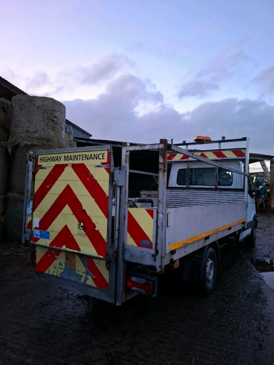 Iveco 3.5 tonne 2013 with tail lift manual gearbox - Image 3
