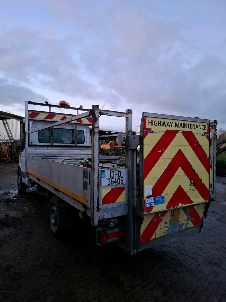 Iveco 3.5 tonne 2013 with tail lift manual gearbox - Image 4