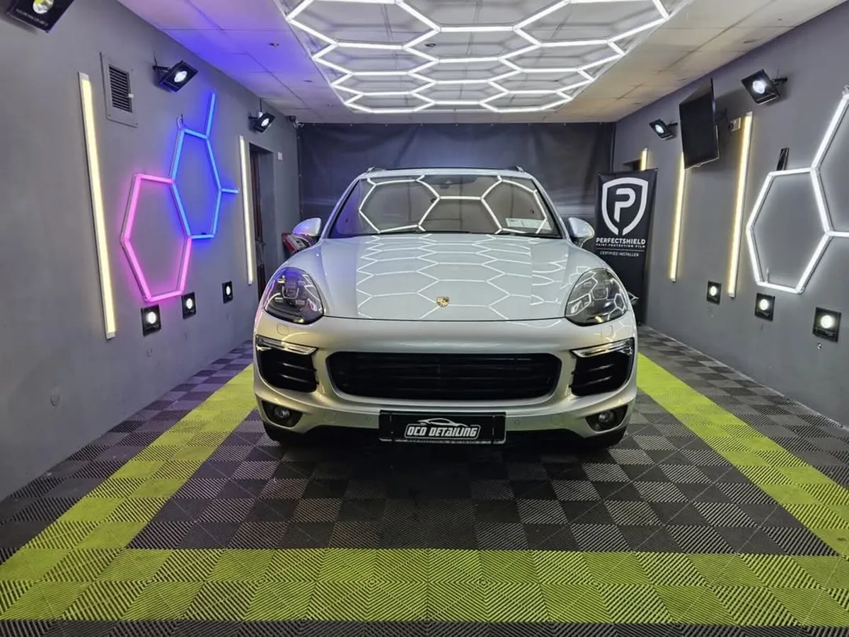 Porsche Cayenne 2018 3L Diesel - Image 2