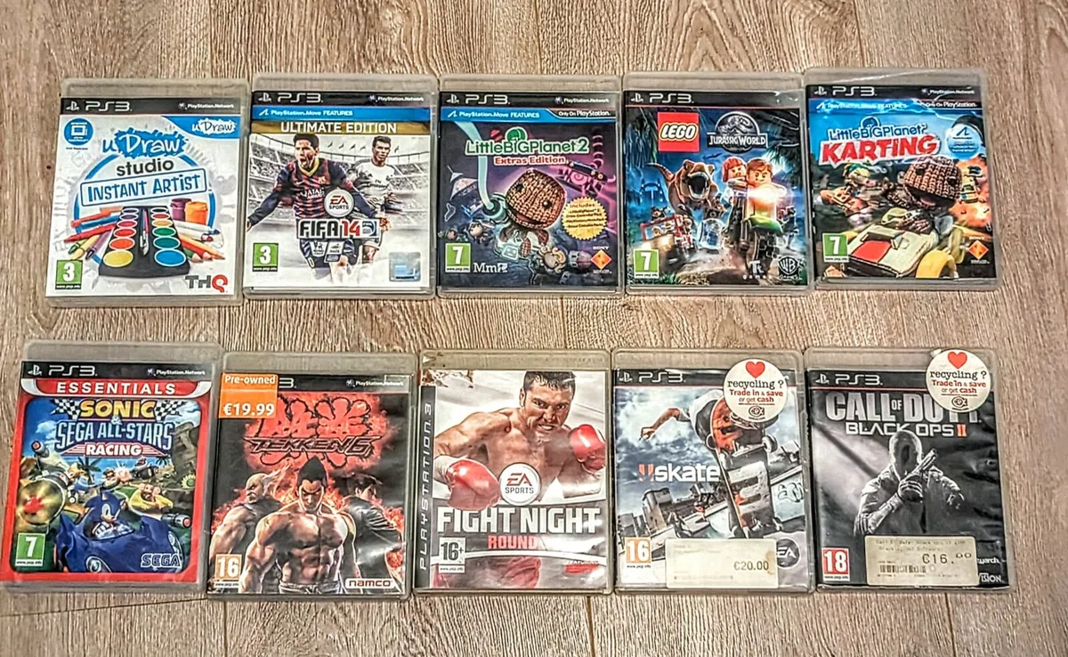 PlayStation 3 + 2x Game Controllers - Image 2