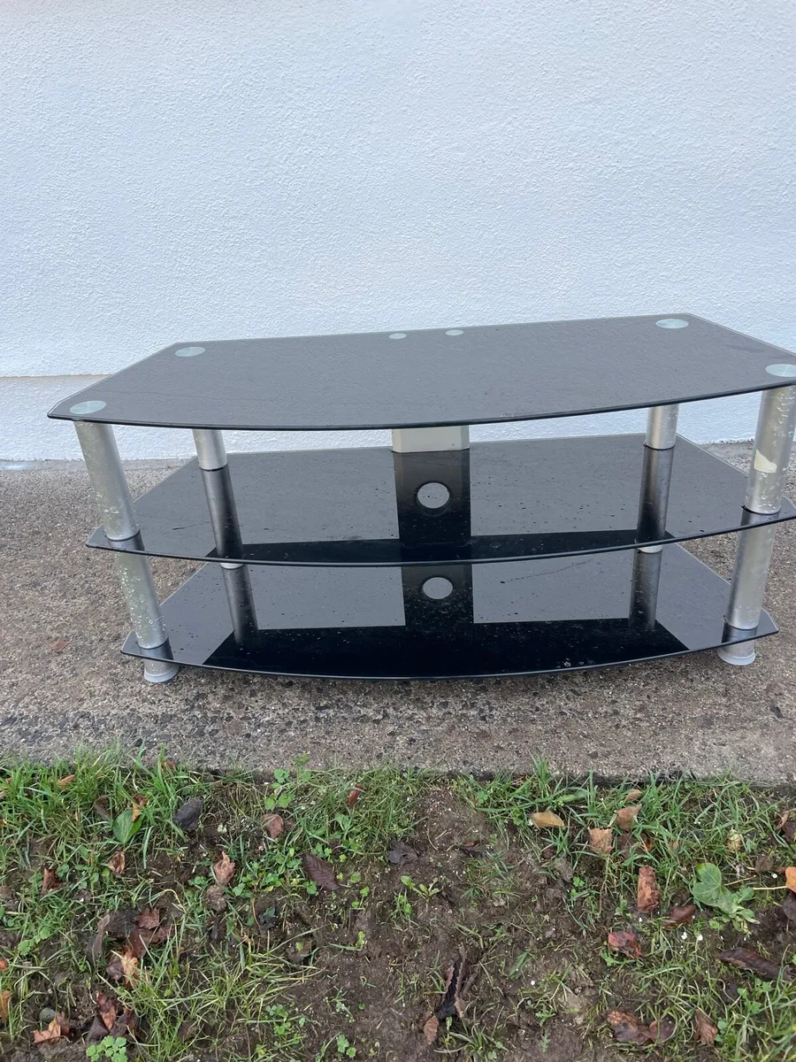 Glass tv stand €20 - Image 2