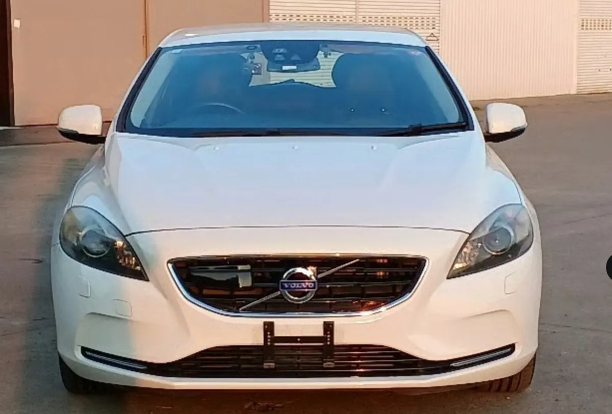 2015 Volvo V40 Low milage - Image 2