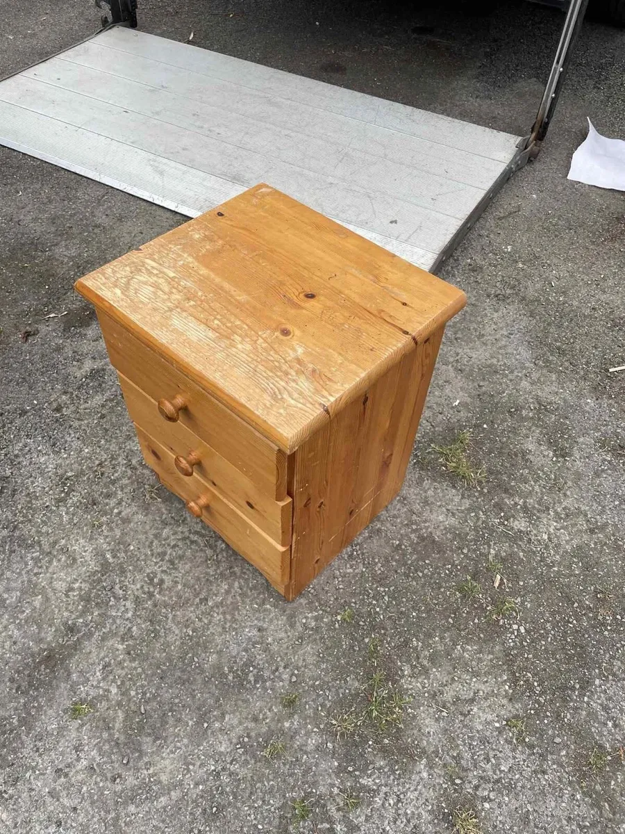 Pine single bedside locker - Image 3