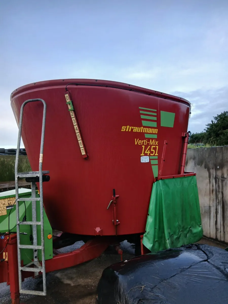 Farm machinery - Image 1