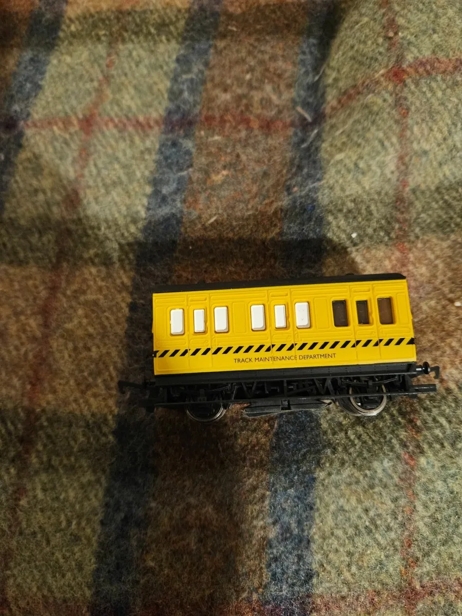 Hornby OO Gauge Track Cleaning Wagon - Image 1