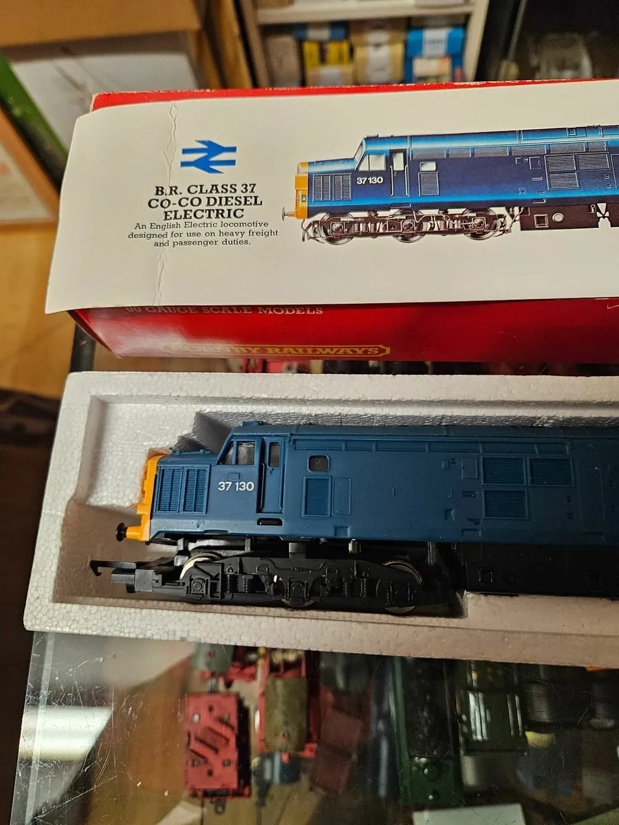 Hornby OO Gauge Class 37 - Image 2