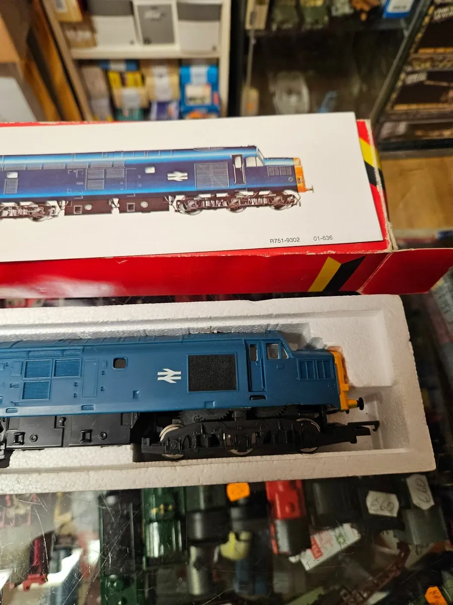 Hornby OO Gauge Class 37 - Image 3