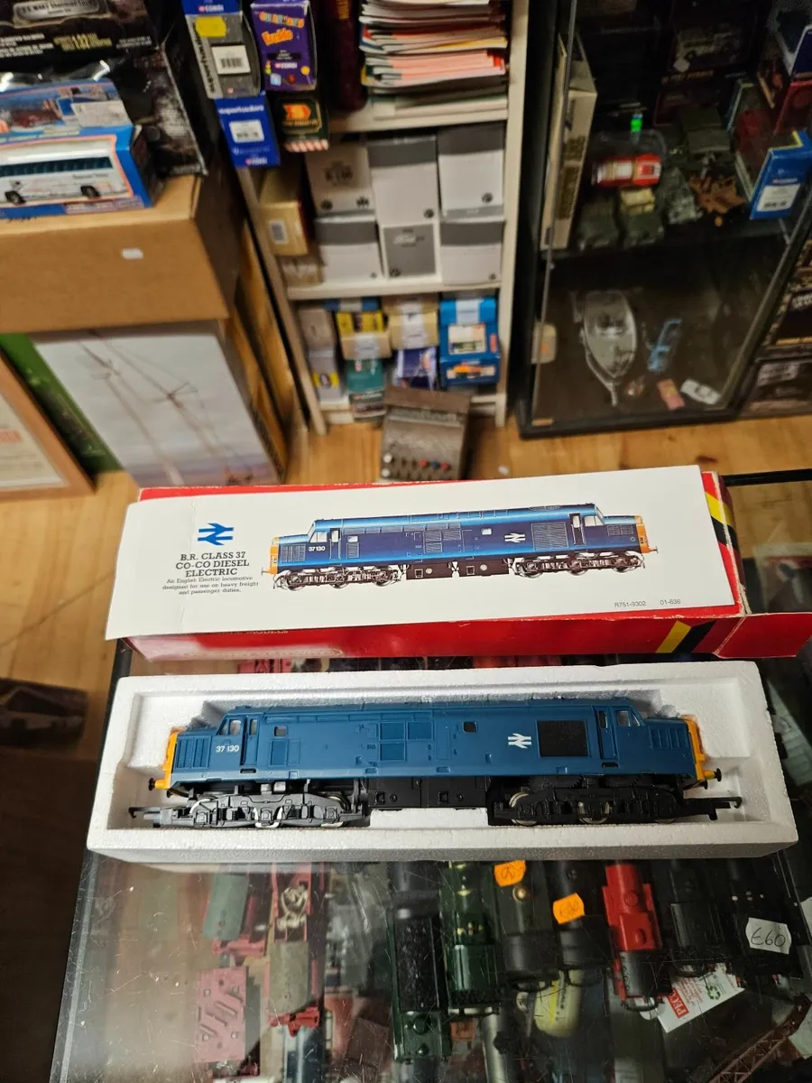 Hornby OO Gauge Class 37 - Image 1