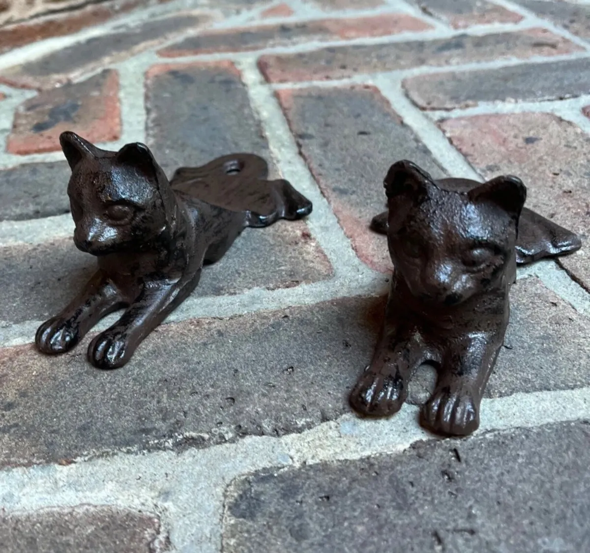 2 x Cast Iron Cat Door Wedge Stoppers NEW - Image 3