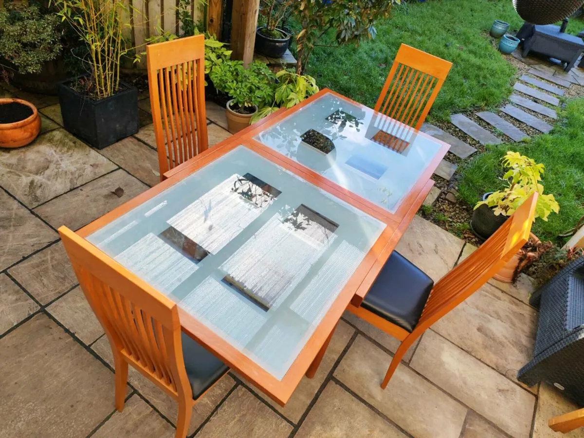 Extendable kitchen dining table - Image 1