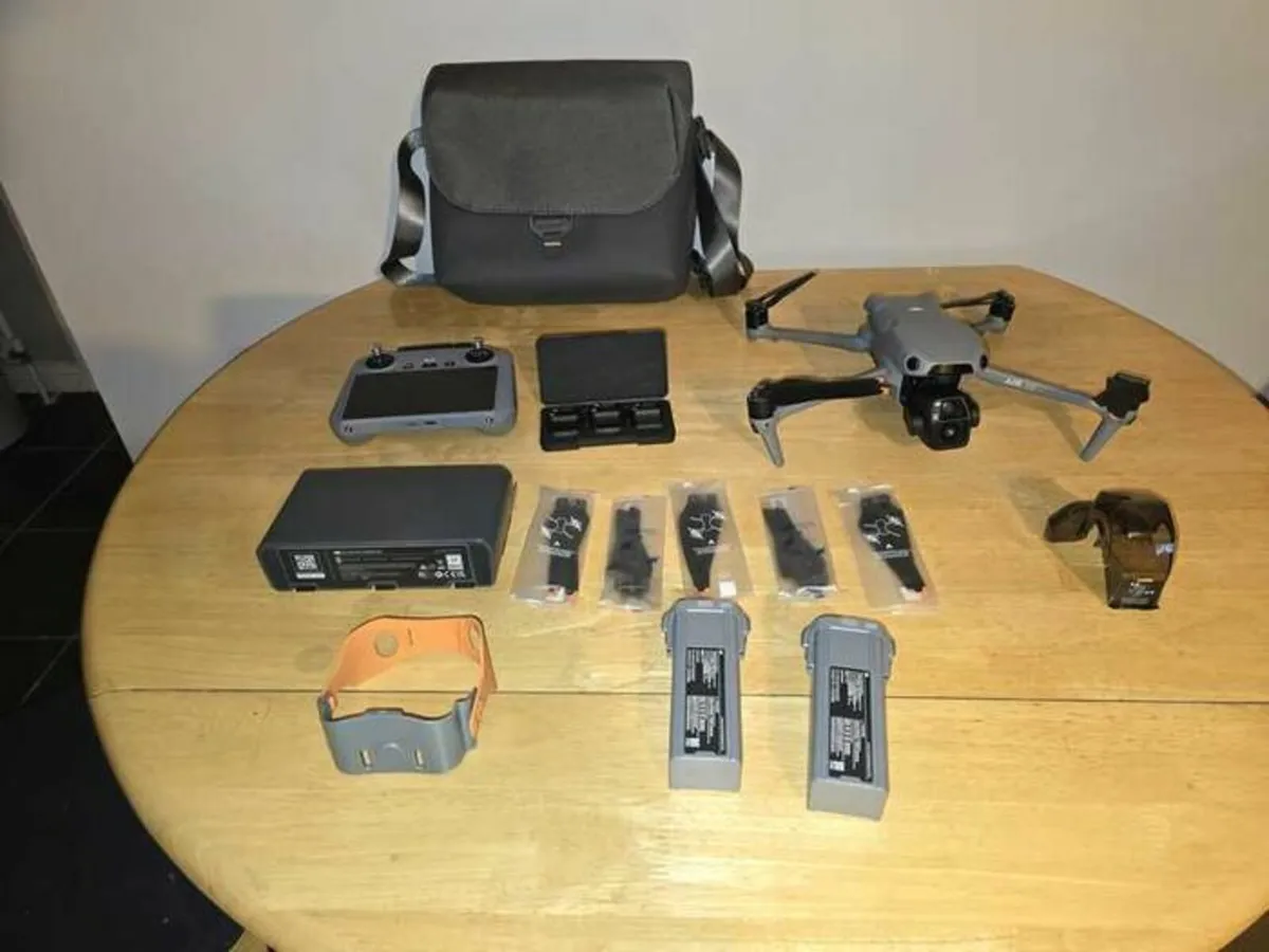 DJI Air 3s fly more pack 3 batteries - Image 1