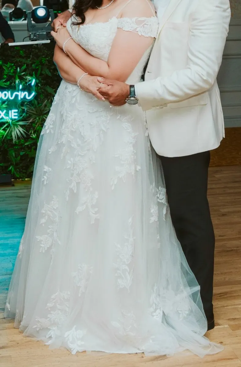 Elegant Wedding Gown – Size 16 -Jeutonic, Kilkenny - Image 3