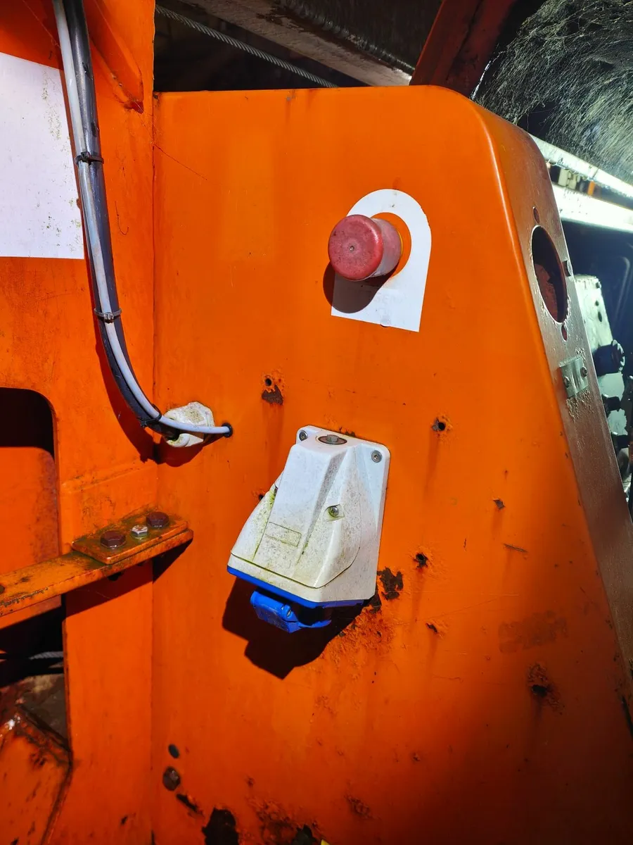 Lighting tower - Image 1