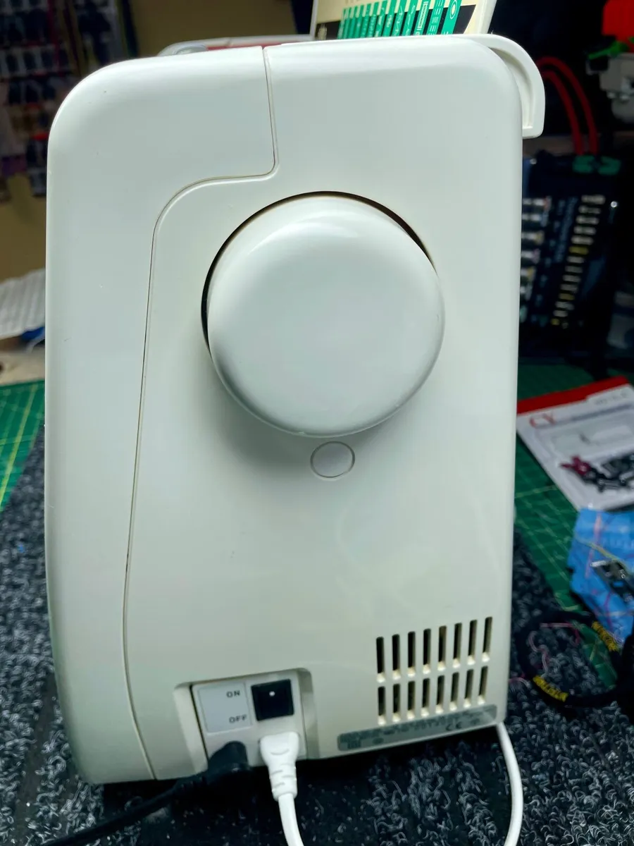ELNA 6003 Sewing Machine - Image 4