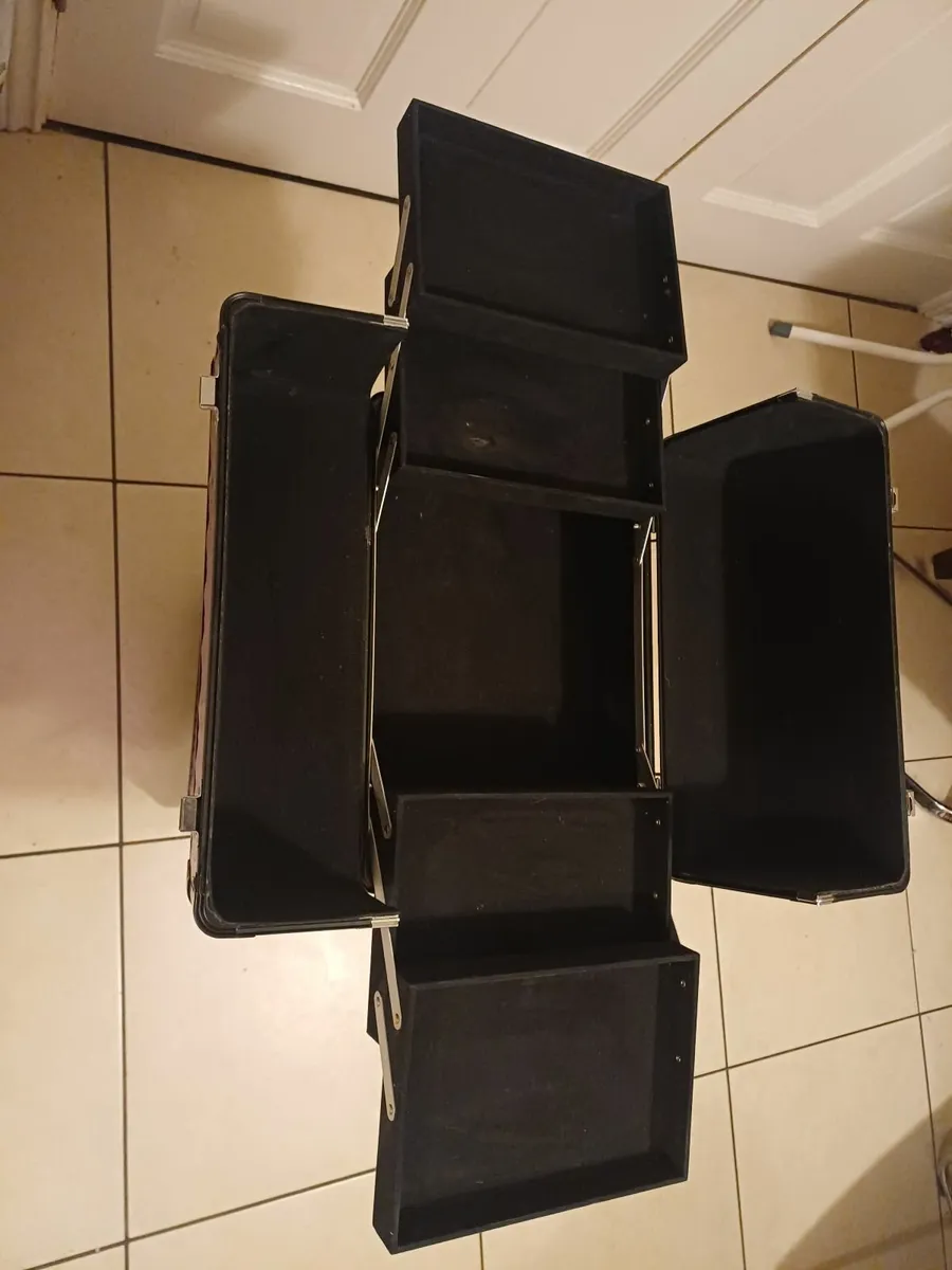 Make up trolley with wheels - Image 2