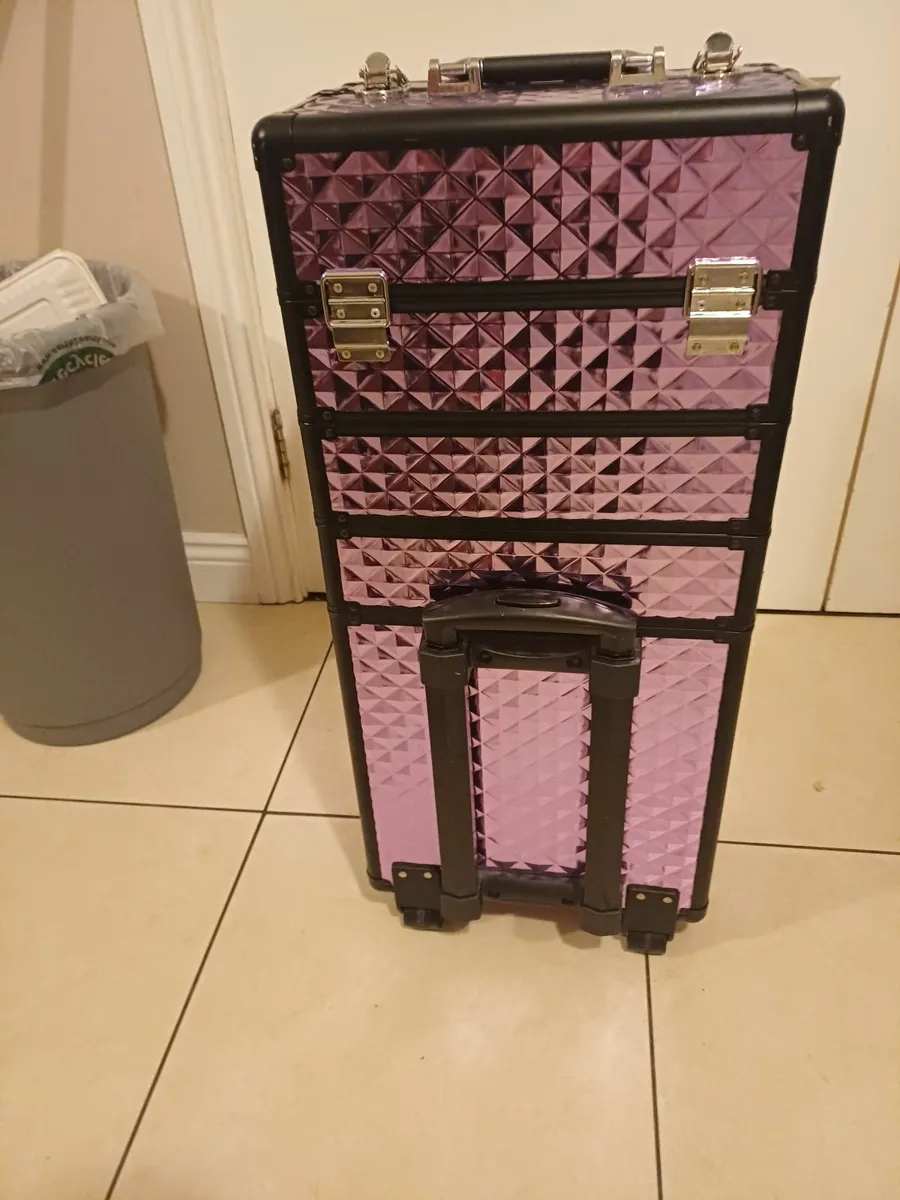 Make up trolley with wheels - Image 3