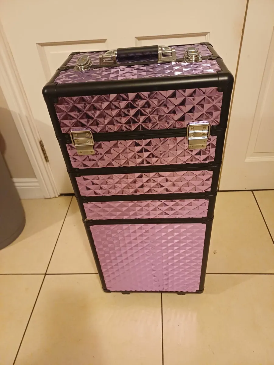 Make up trolley with wheels - Image 4