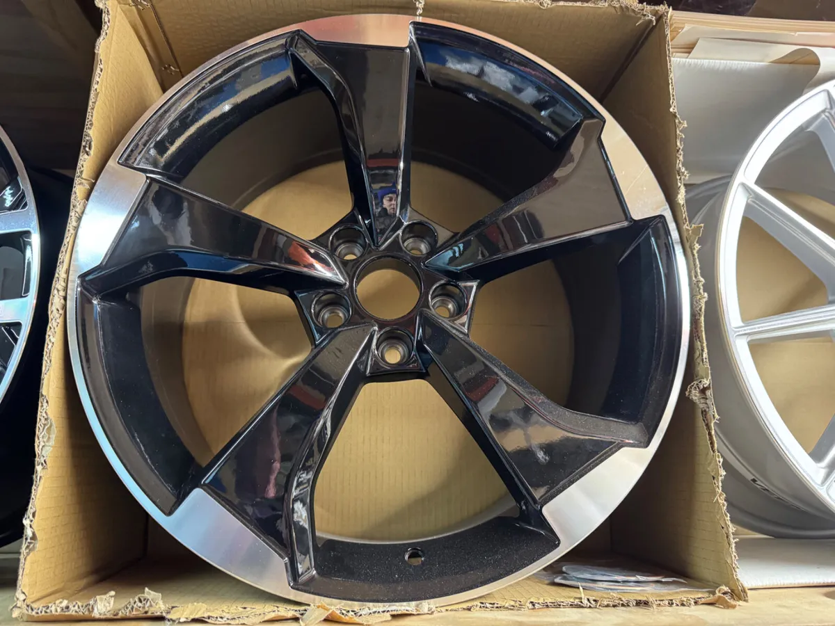 19” gloss black Ttrs 5x112