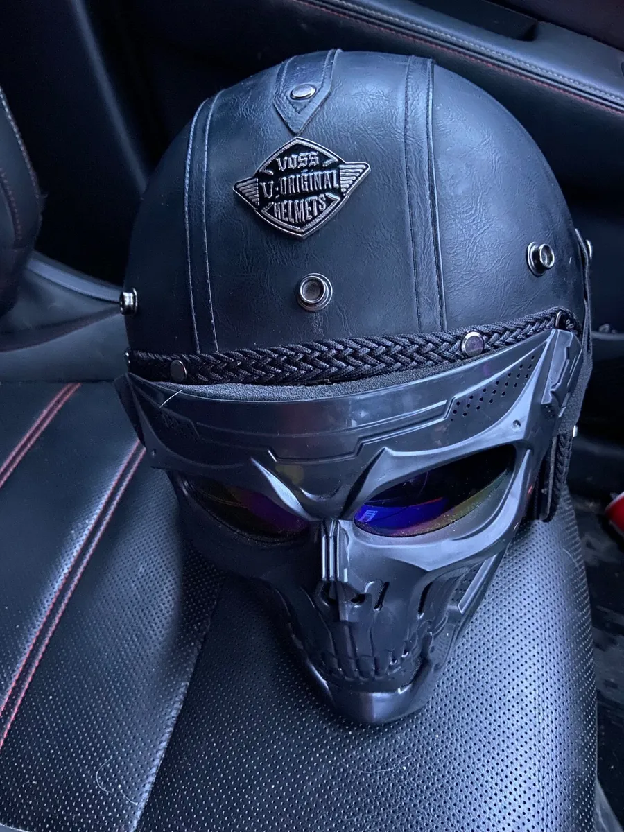 Motorbike helmet - Image 1