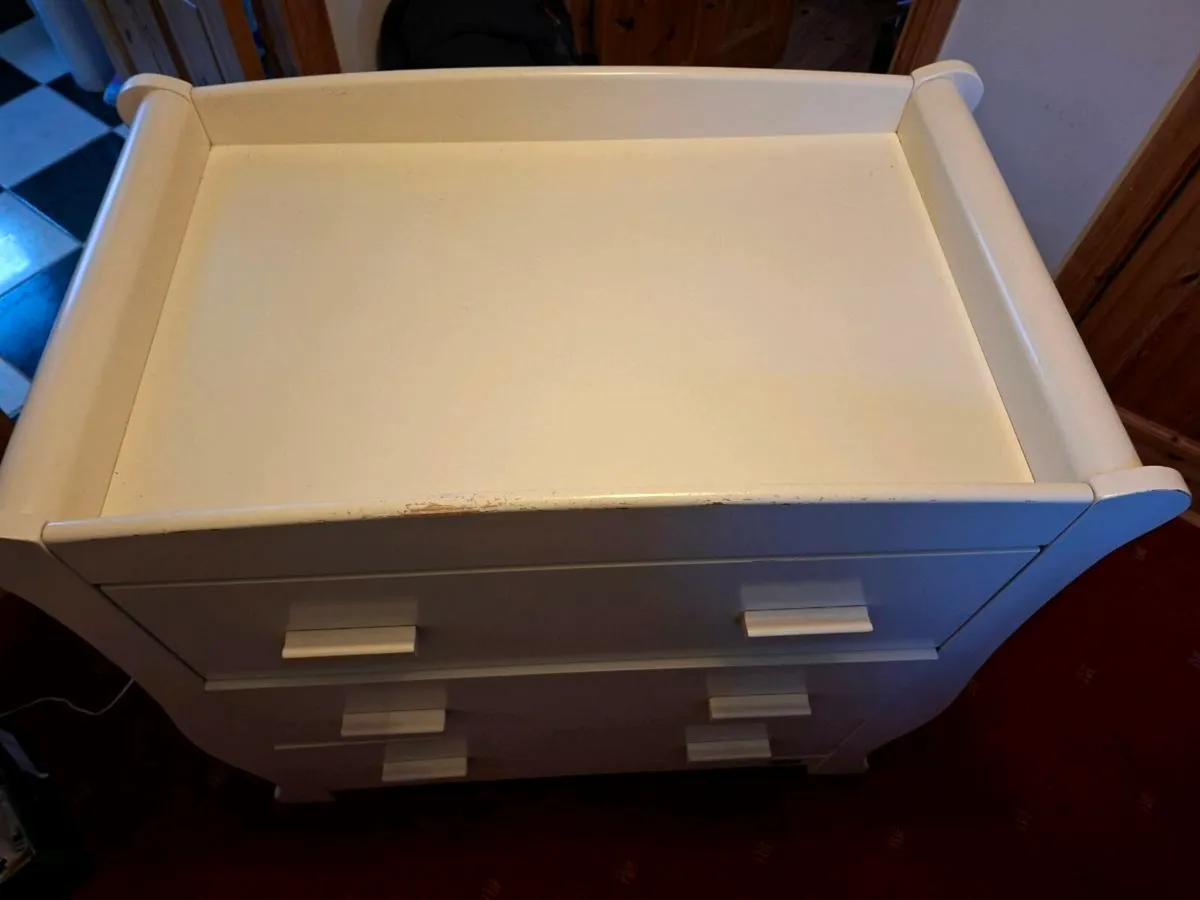 Baby changing table - Image 1