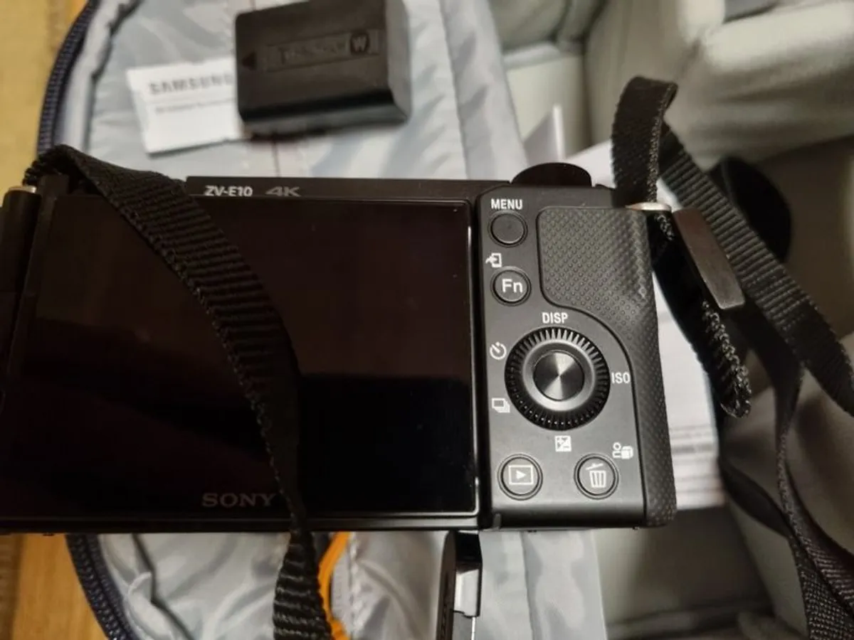 Sony ZV-E10 + Tamron 17-70mm F/2.8 - Image 3