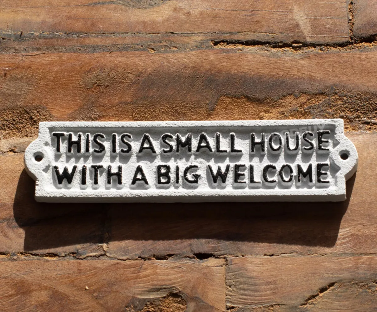 Cast Iron Wall Sign Small House Big Welcome NEW - Image 1