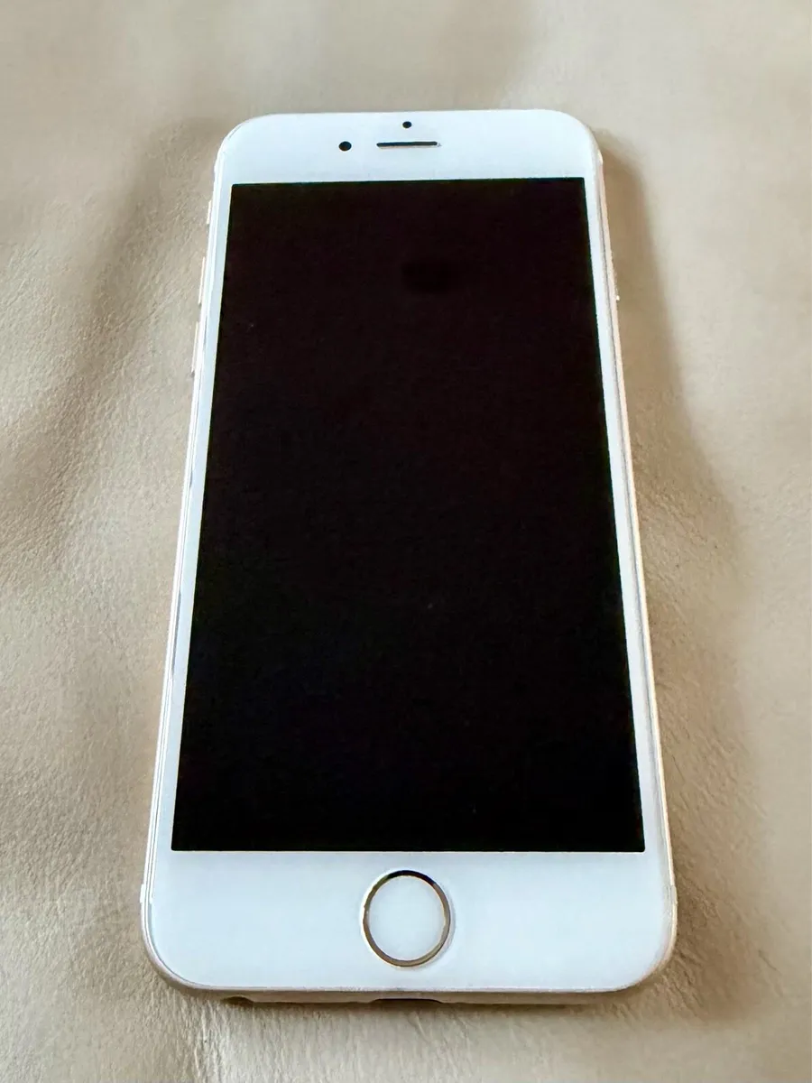 iPhone 6 - Image 1