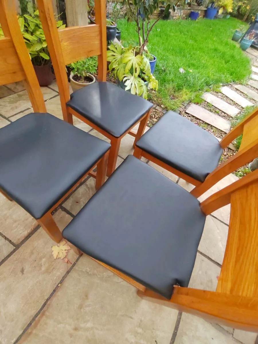 4 kitchen dining chairs - Image 1