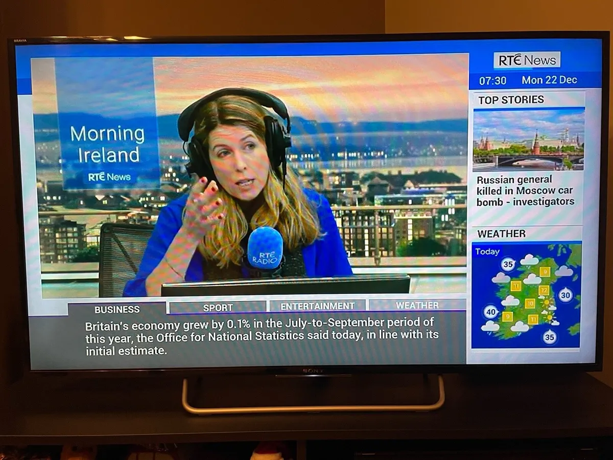 Sony LED TV 48” screen c/ Remote Control - Image 1