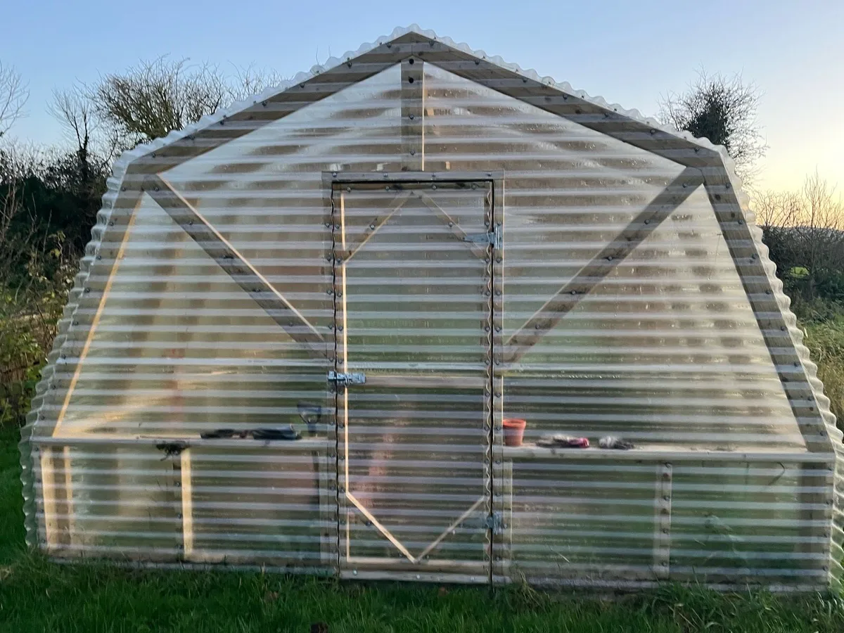 Heptagon Greenhouse - Image 3