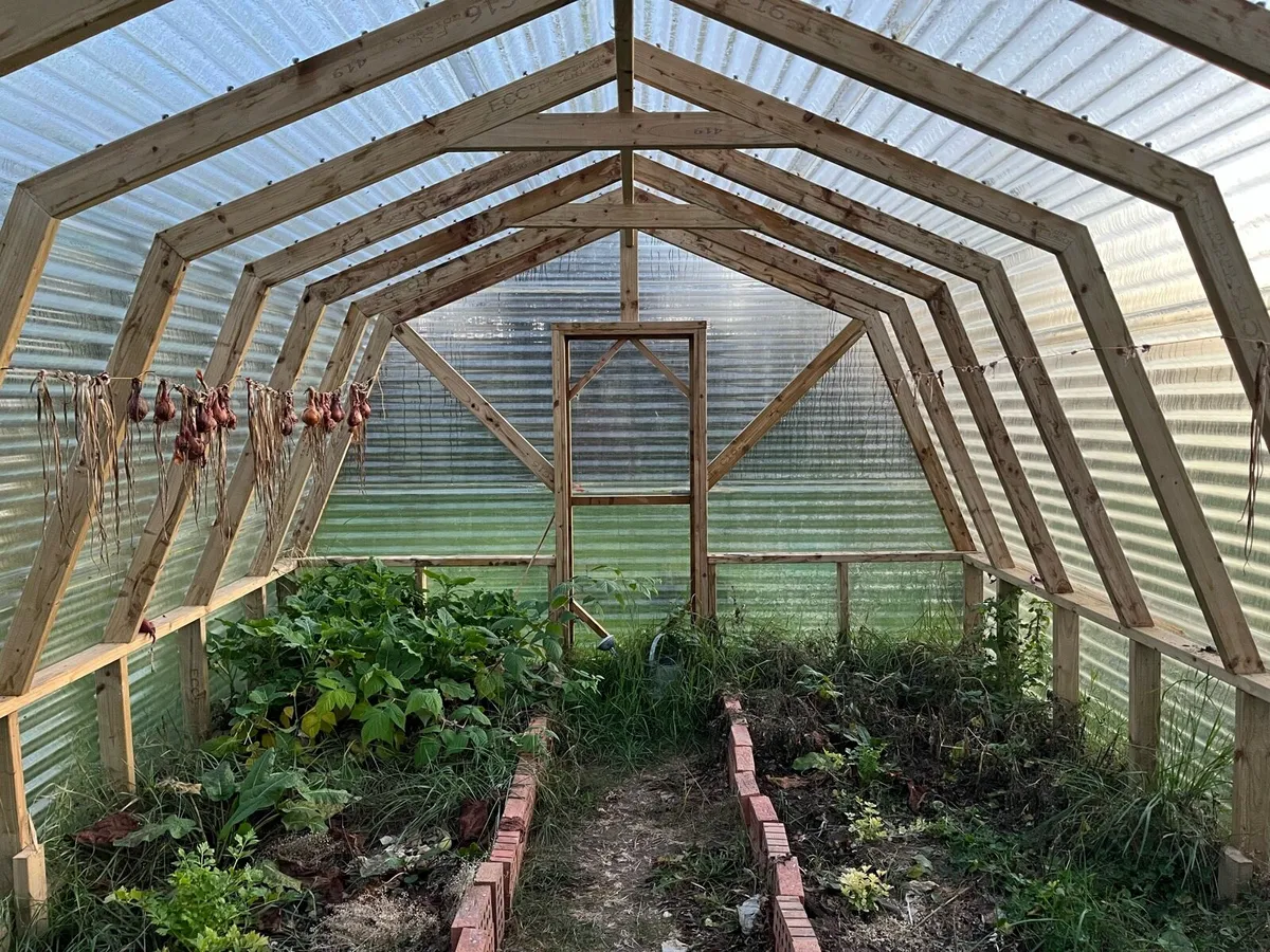 Heptagon Greenhouse - Image 4