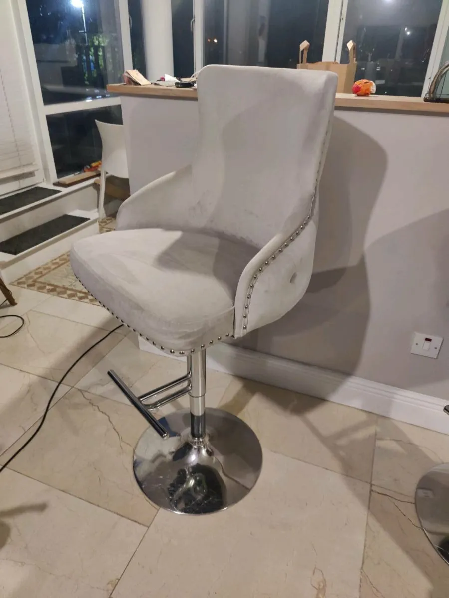 2 bar stools - Image 2